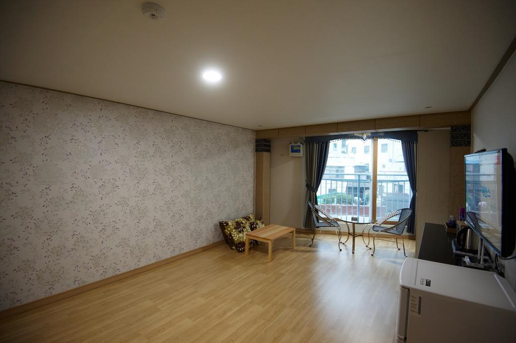 Dorcas Tourist Hostel Tongyeong Eksteriør bilde
