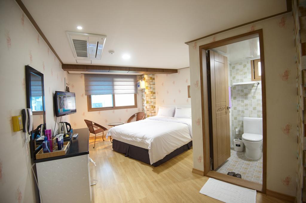 Dorcas Tourist Hostel Tongyeong Eksteriør bilde